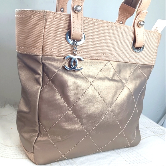 Authentic ✨️ CHANEL Leather Biarritz Paris Tote Bag Gold/ Cream - Picture 4 of 16